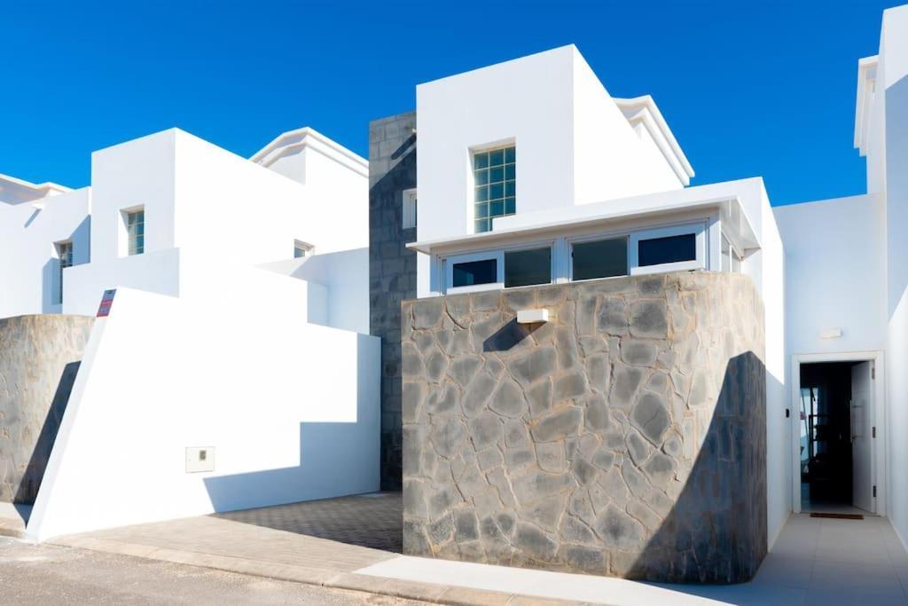 Casa Lolalo - Modern Villa With Pool, 15Min Walk To Marina Rubicon Плая Бланка Екстериор снимка