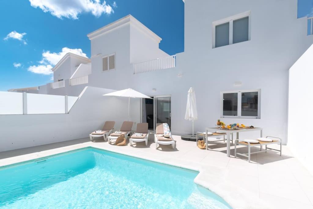 Casa Lolalo - Modern Villa With Pool, 15Min Walk To Marina Rubicon Плая Бланка Екстериор снимка