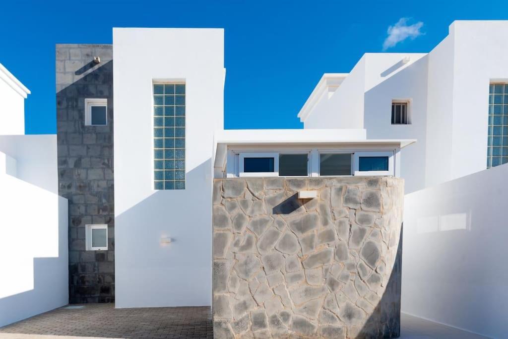 Casa Lolalo - Modern Villa With Pool, 15Min Walk To Marina Rubicon Плая Бланка Екстериор снимка